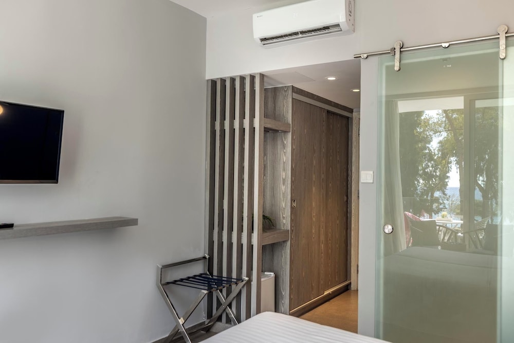 Park Beach Hotel — Rooms in Limassol, Limassol Region