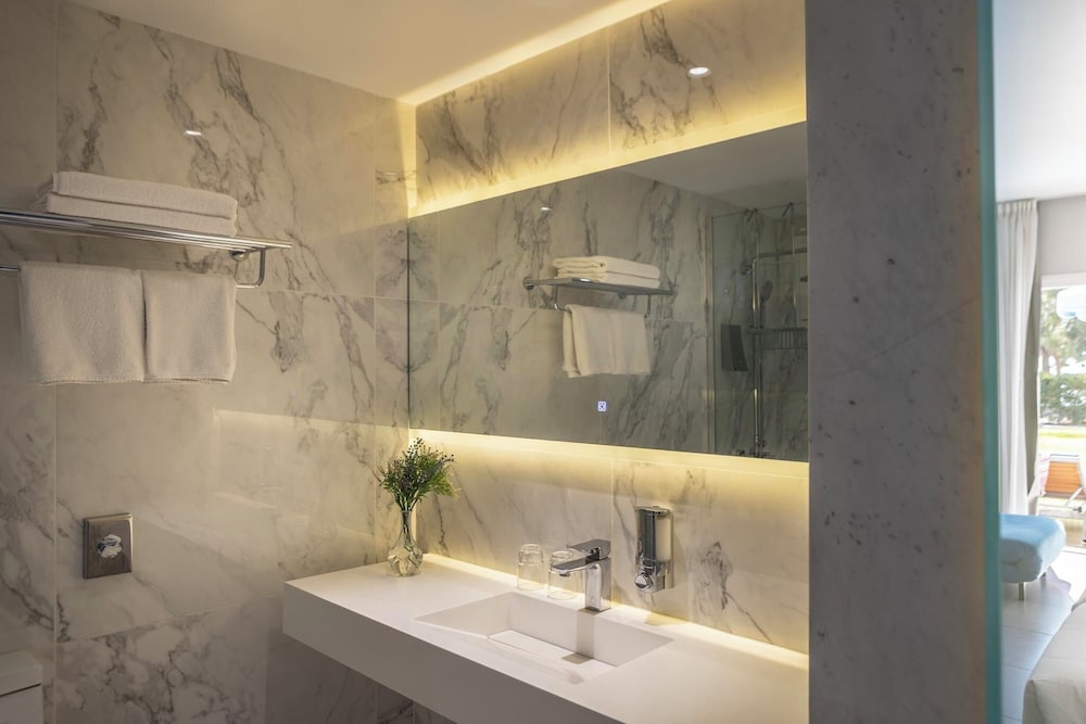 Park Beach Hotel — Rooms in Limassol, Limassol Region