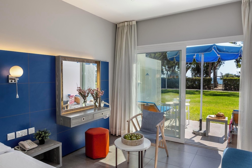 Park Beach Hotel — Rooms in Limassol, Limassol Region