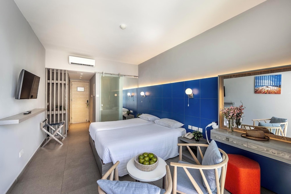 Park Beach Hotel — Rooms in Limassol, Limassol Region