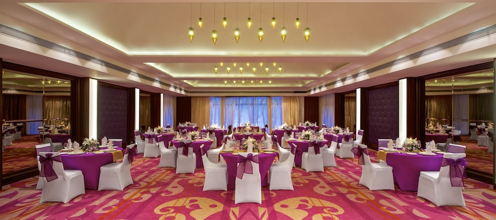 Novotel Goa Resort & Spa Candolim — Restaurant & bars in Candolim, Goa