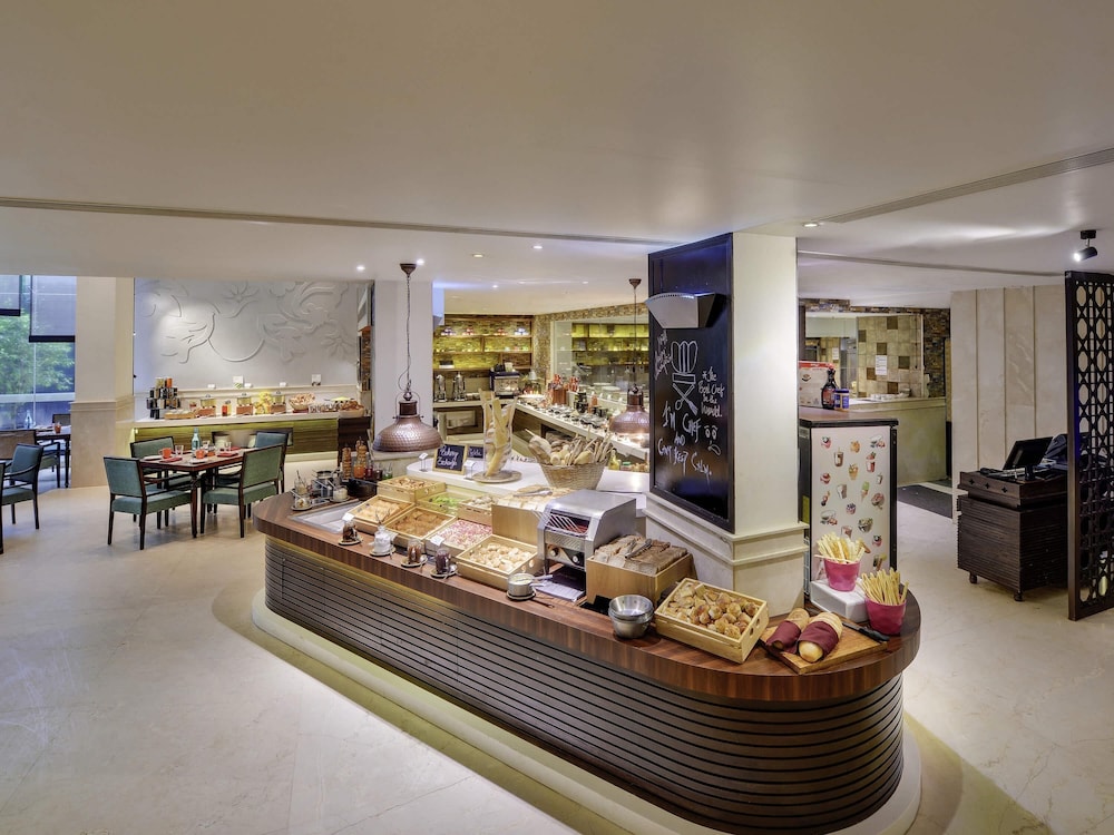Novotel Goa Resort & Spa Candolim — Restaurant & bars in Candolim, Goa