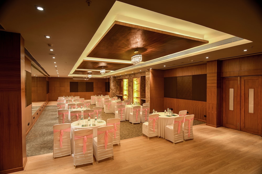 The Acacia Hotel & Spa Goa — Restaurant & bars in Candolim, Goa