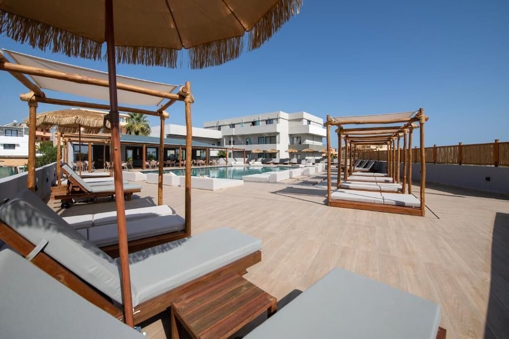 Mare Garden — Swimming pool in Georgioupolis