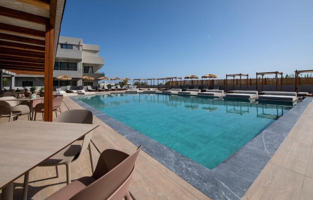 Mare Garden — Swimming pool in Georgioupolis