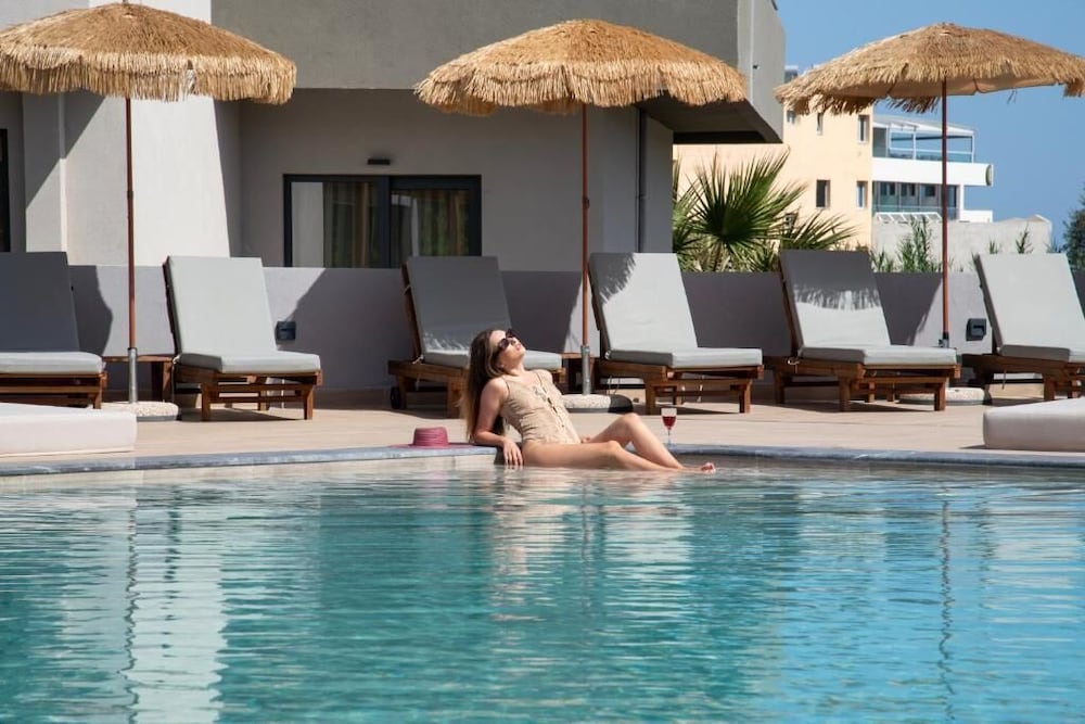 Mare Garden — Swimming pool in Georgioupolis