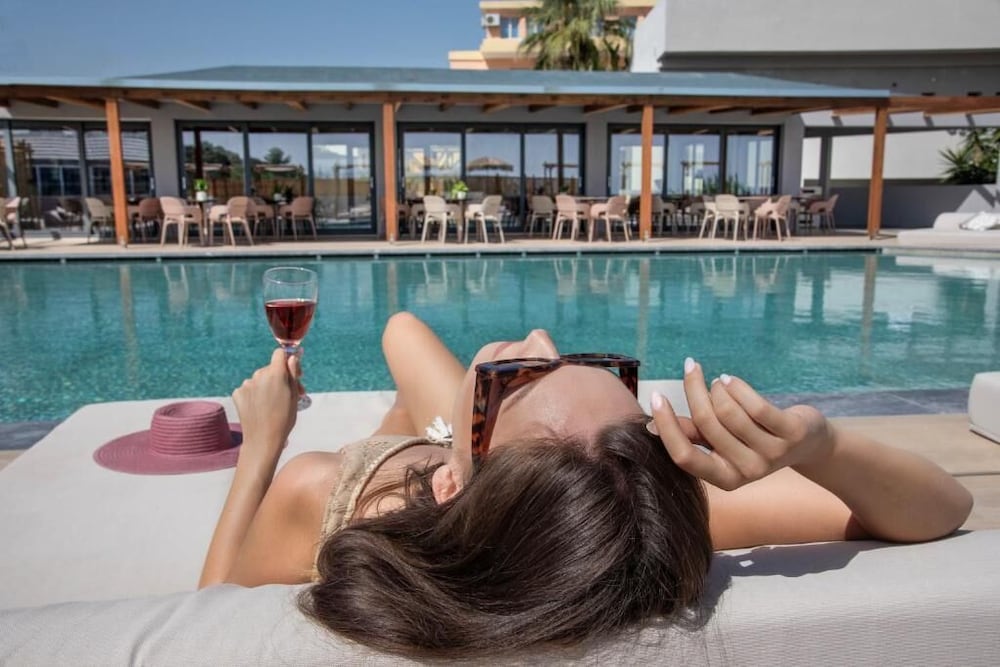 Mare Garden — Swimming pool in Georgioupolis