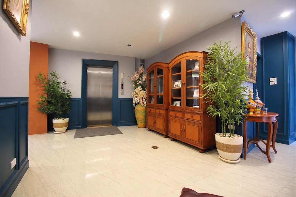 Super OYO 484 Pannee Residence Khaosan (Sha Plus) — Hotel building in Bangkok, Bangkok