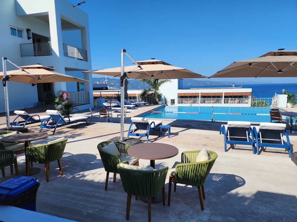 Hotel 39 Jamaica — Swimming pool in Montego Bay