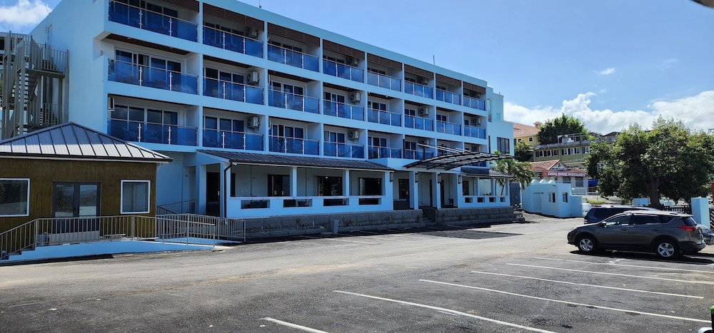 Hotel 39 Jamaica — Hotel building in Montego Bay