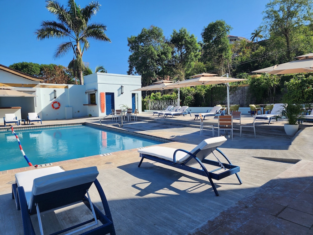 Hotel 39 Jamaica — Swimming pool in Montego Bay