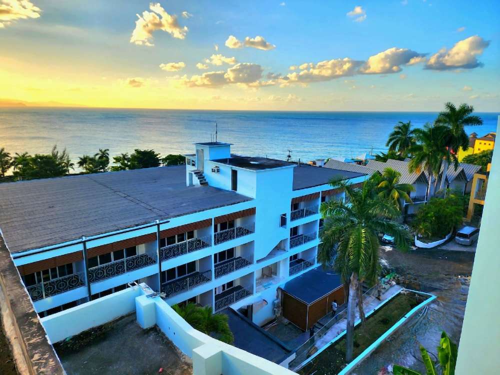 Hotel 39 Jamaica — Main photo in Montego Bay
