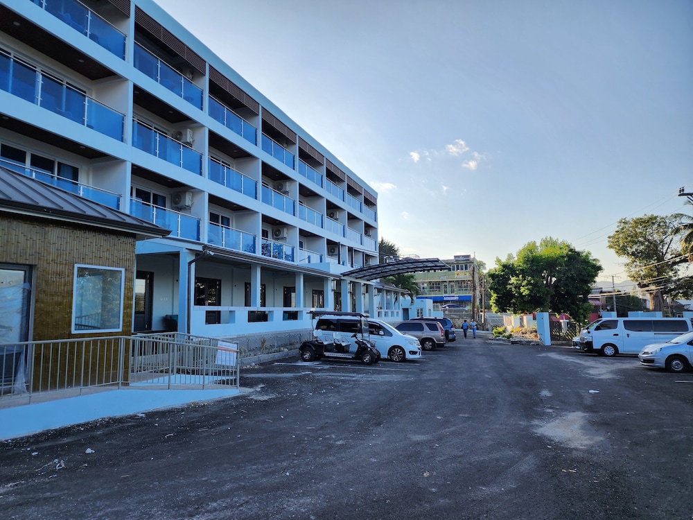 Hotel 39 Jamaica — Hotel building in Montego Bay