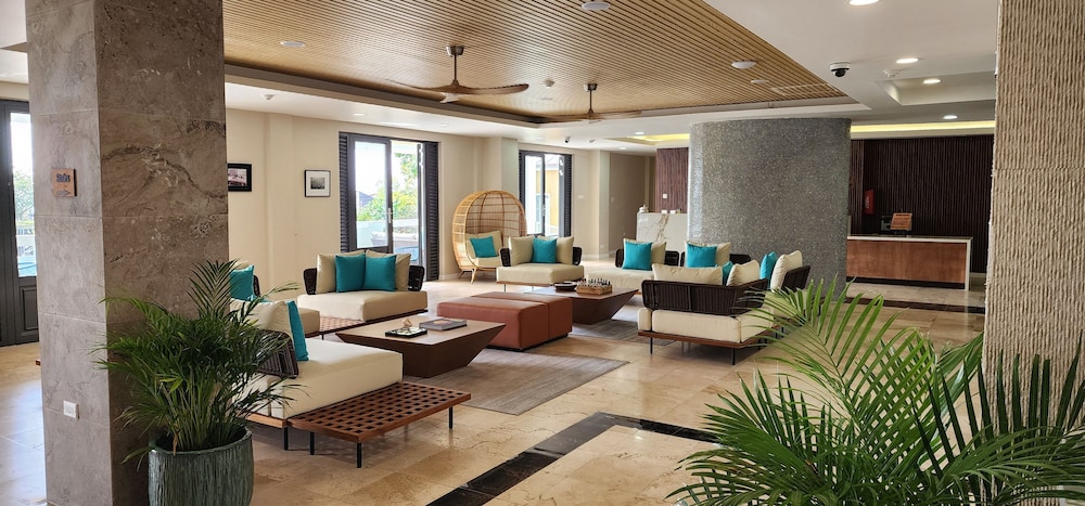 Hotel 39 Jamaica — Hotel building in Montego Bay