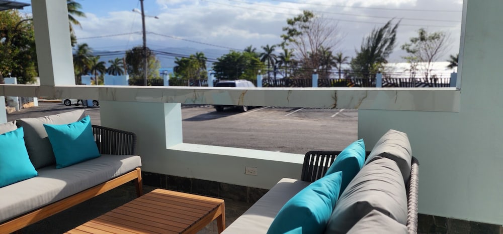 Hotel 39 Jamaica — Hotel building in Montego Bay