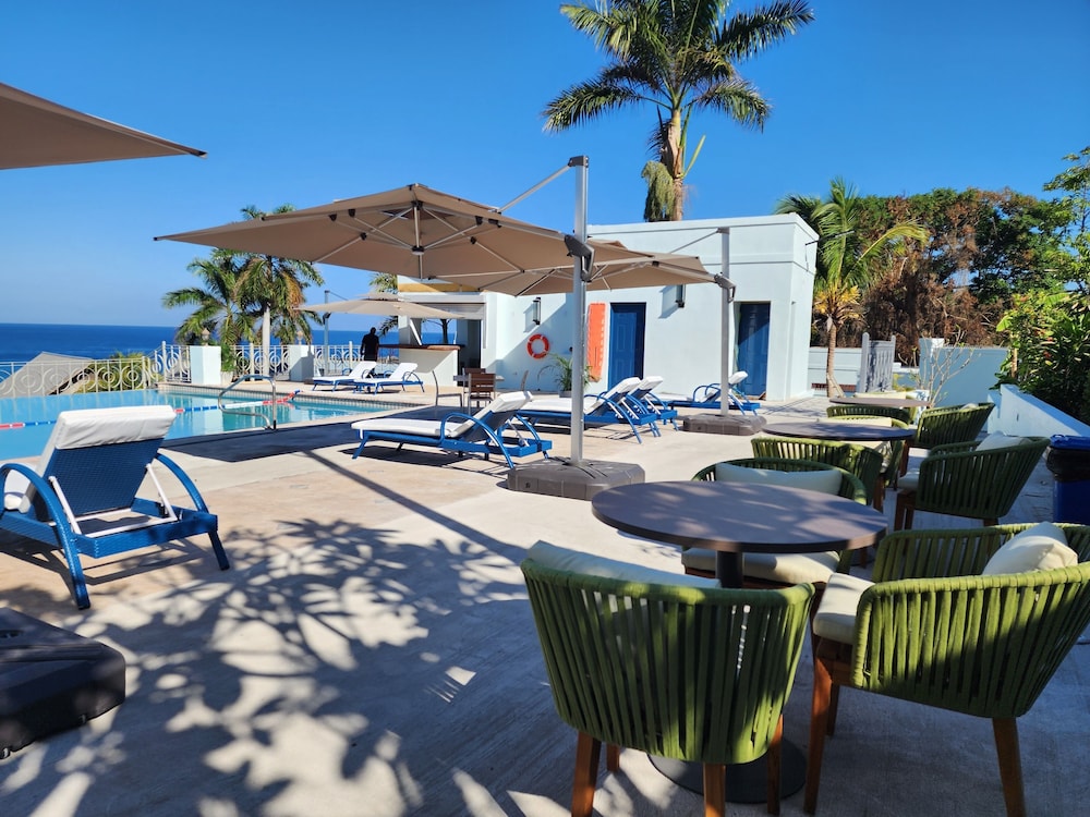 Hotel 39 Jamaica — Swimming pool in Montego Bay
