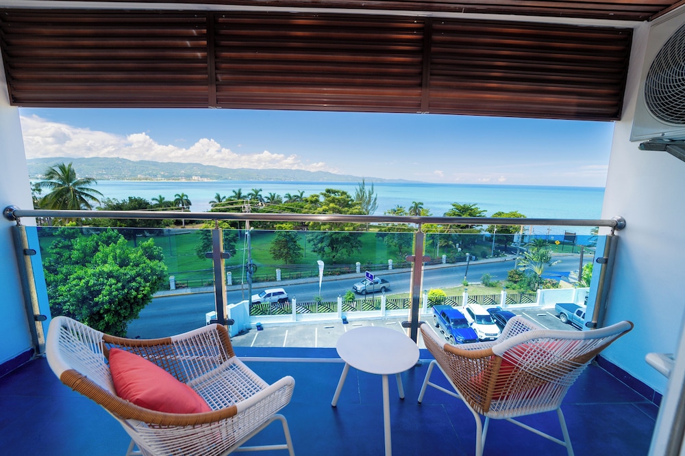 Hotel 39 Jamaica — Hotel rooms in Montego Bay