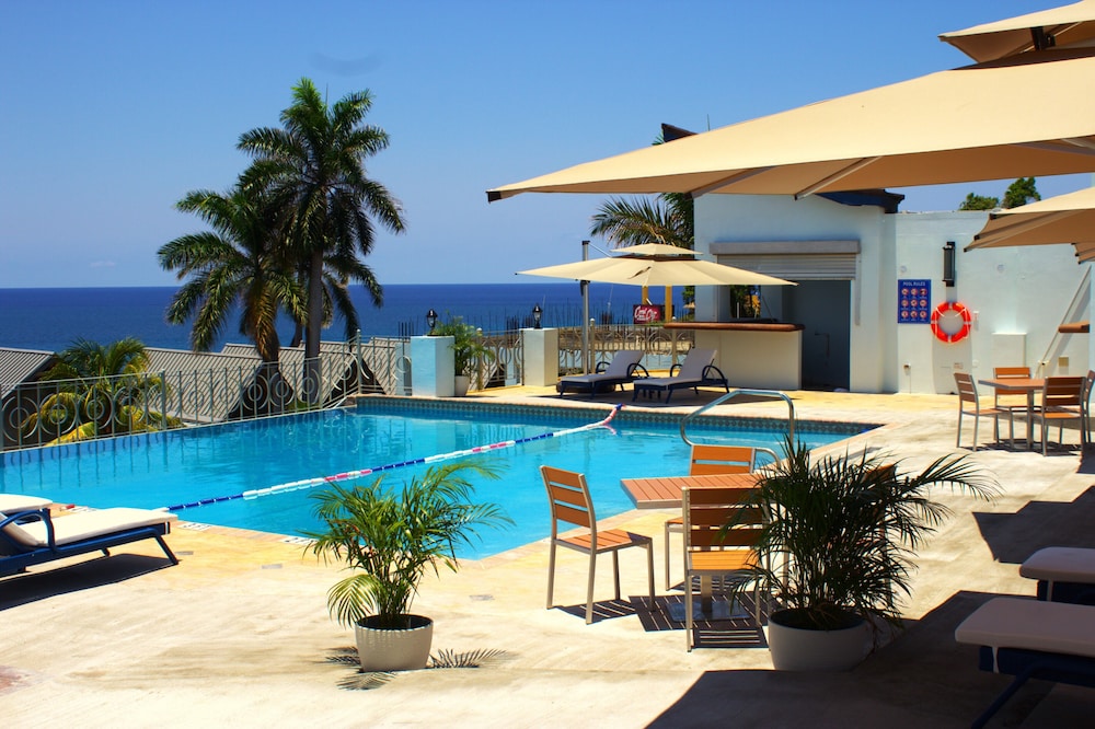 Hotel 39 Jamaica — Swimming pool in Montego Bay