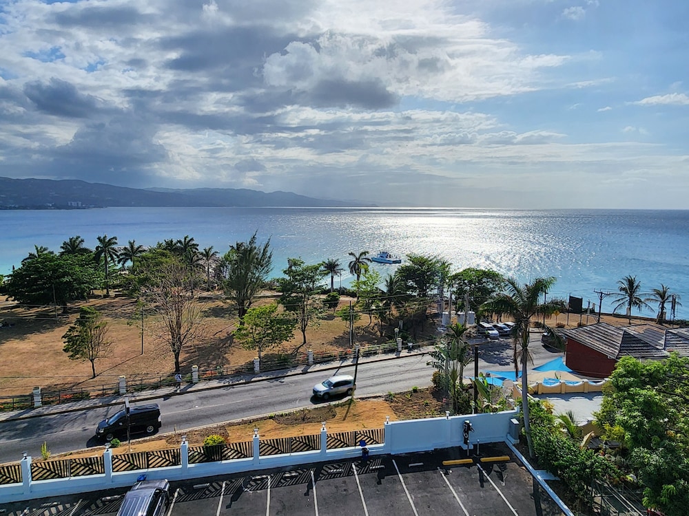 Hotel 39 Jamaica — Attractions in the area in Montego Bay