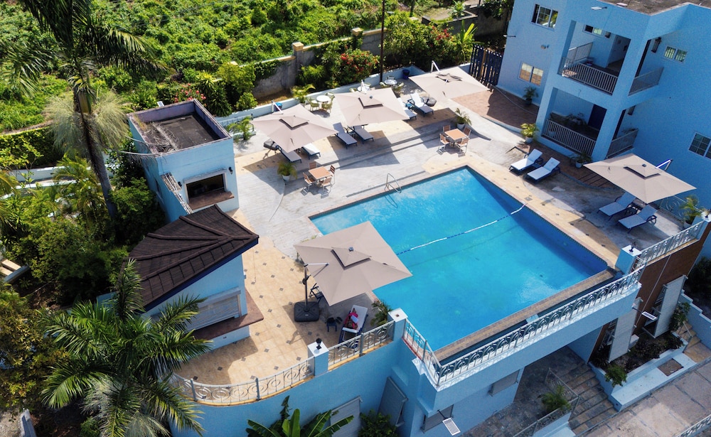 Hotel 39 Jamaica — Swimming pool in Montego Bay