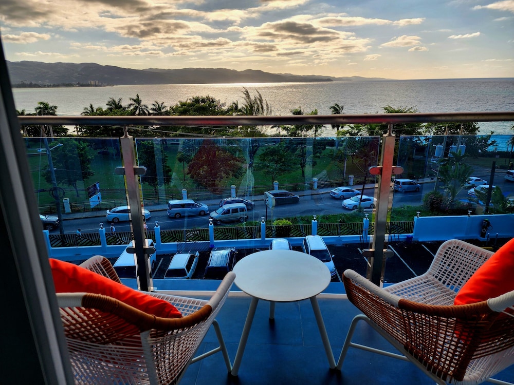 Hotel 39 Jamaica — Hotel rooms in Montego Bay