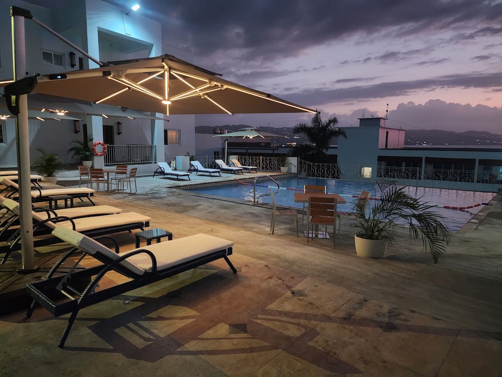 Hotel 39 Jamaica — Swimming pool in Montego Bay