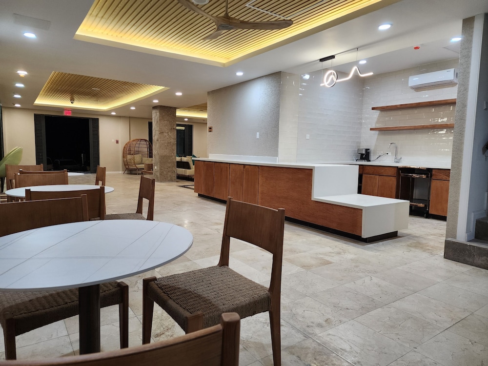 Hotel 39 Jamaica — Restaurant & bars in Montego Bay