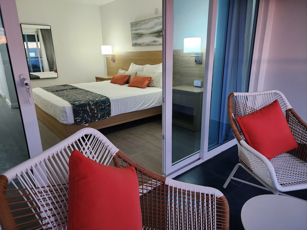 Hotel 39 Jamaica — Hotel rooms in Montego Bay