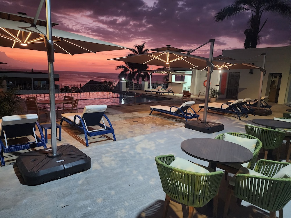 Hotel 39 Jamaica — Swimming pool in Montego Bay