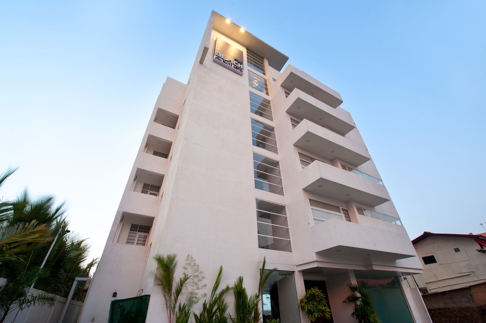 The Beach Apartments — Hotel building in Negombo, Western Province