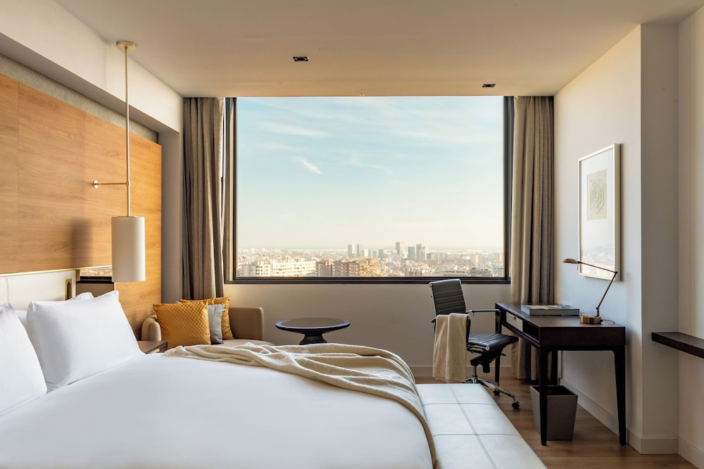 Torre Melina, a Gran Meliá Hotel — Hotel rooms in Barcelona, Catalonia
