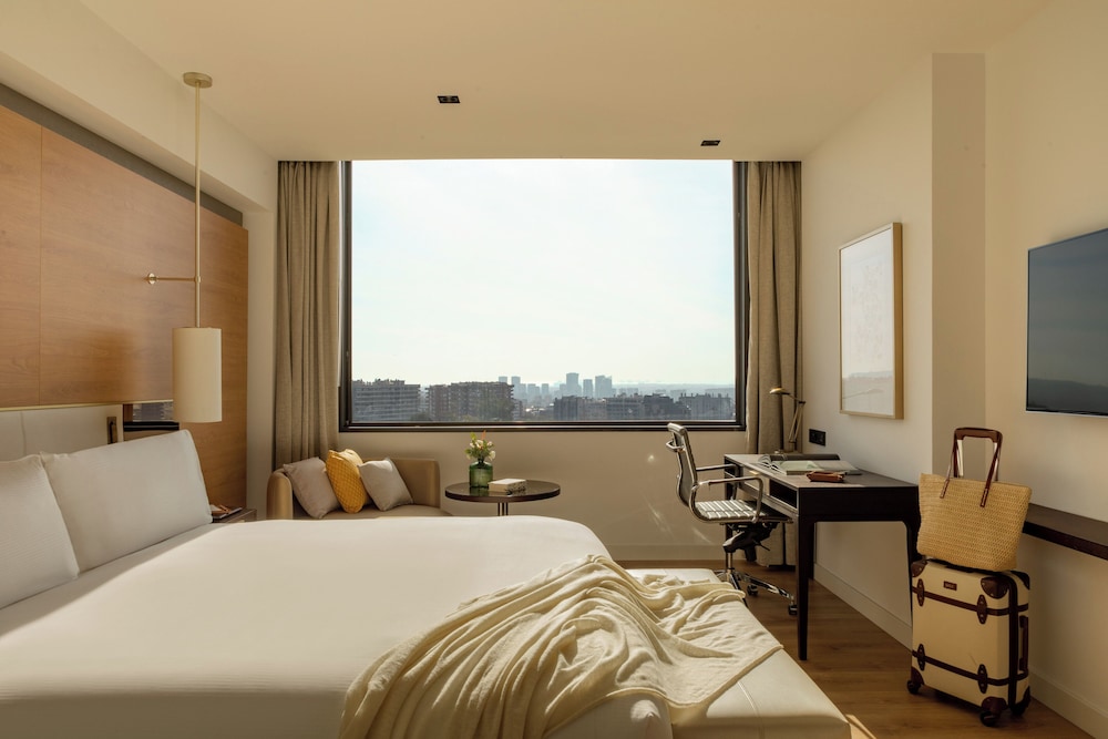 Torre Melina, a Gran Meliá Hotel — Hotel rooms in Barcelona, Catalonia