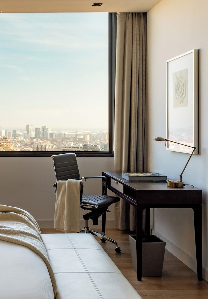Torre Melina, a Gran Meliá Hotel — Hotel rooms in Barcelona, Catalonia