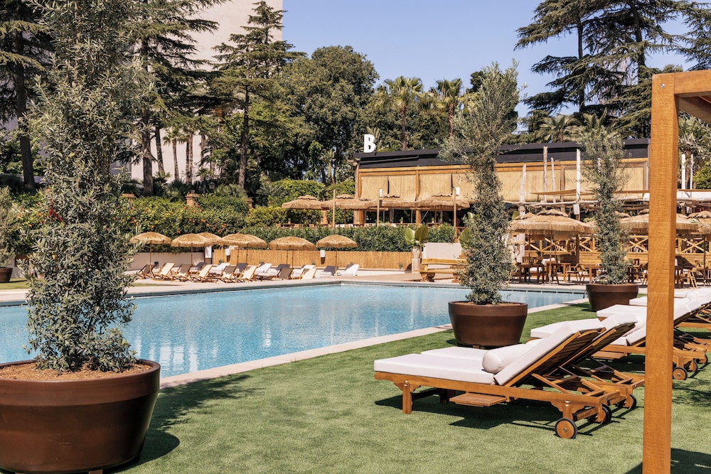 Torre Melina, a Gran Meliá Hotel — Swimming pool in Barcelona, Catalonia