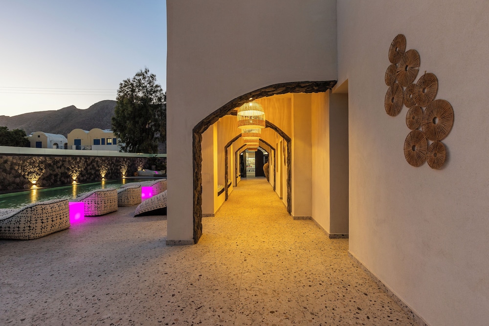 Santo Mangata Boutique Hotel & Spa - Adults Only — Hotel building in Perissa, South Aegean