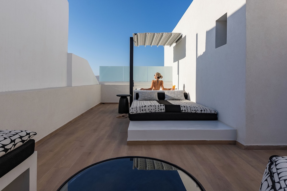 Santo Mangata Boutique Hotel & Spa - Adults Only — Hotel rooms in Perissa, South Aegean