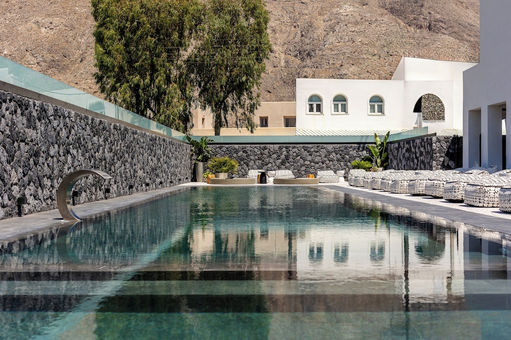 Santo Mangata Boutique Hotel & Spa - Adults Only — Swimming pool in Perissa, South Aegean