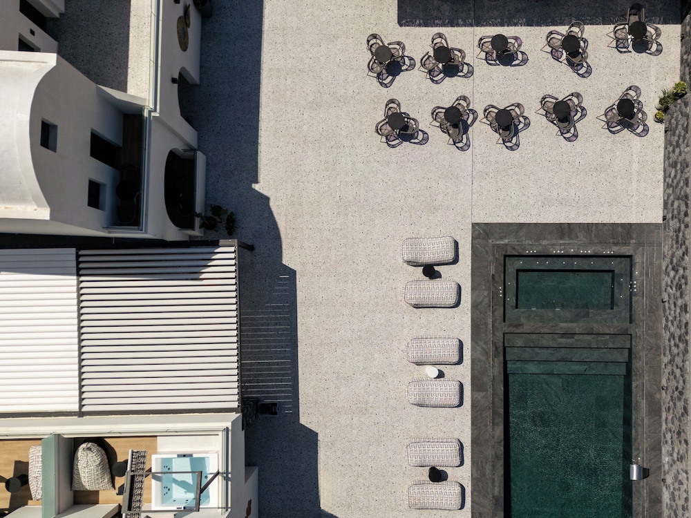 Santo Mangata Boutique Hotel & Spa - Adults Only — Swimming pool in Perissa, South Aegean