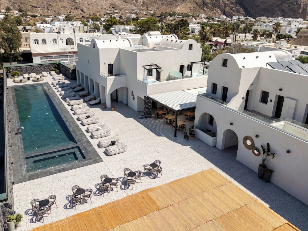 Santo Mangata Boutique Hotel & Spa - Adults Only — Hotel building in Perissa, South Aegean