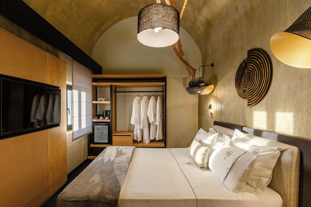 Santo Mangata Boutique Hotel & Spa - Adults Only — Hotel rooms in Perissa, South Aegean