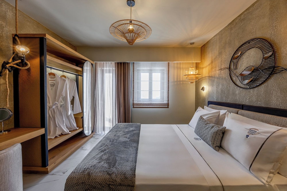 Santo Mangata Boutique Hotel & Spa - Adults Only — Hotel rooms in Perissa, South Aegean