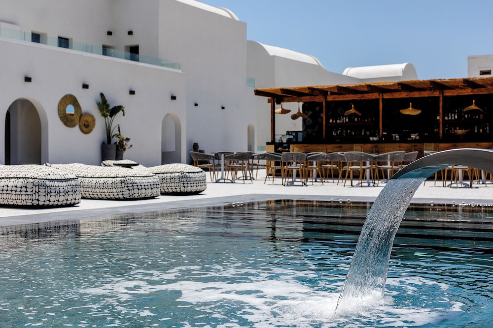 Santo Mangata Boutique Hotel & Spa - Adults Only — Swimming pool in Perissa, South Aegean
