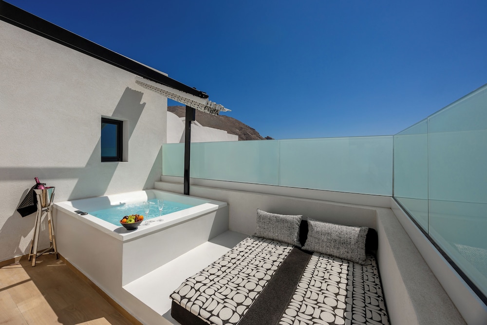 Santo Mangata Boutique Hotel & Spa - Adults Only — Hotel rooms in Perissa, South Aegean