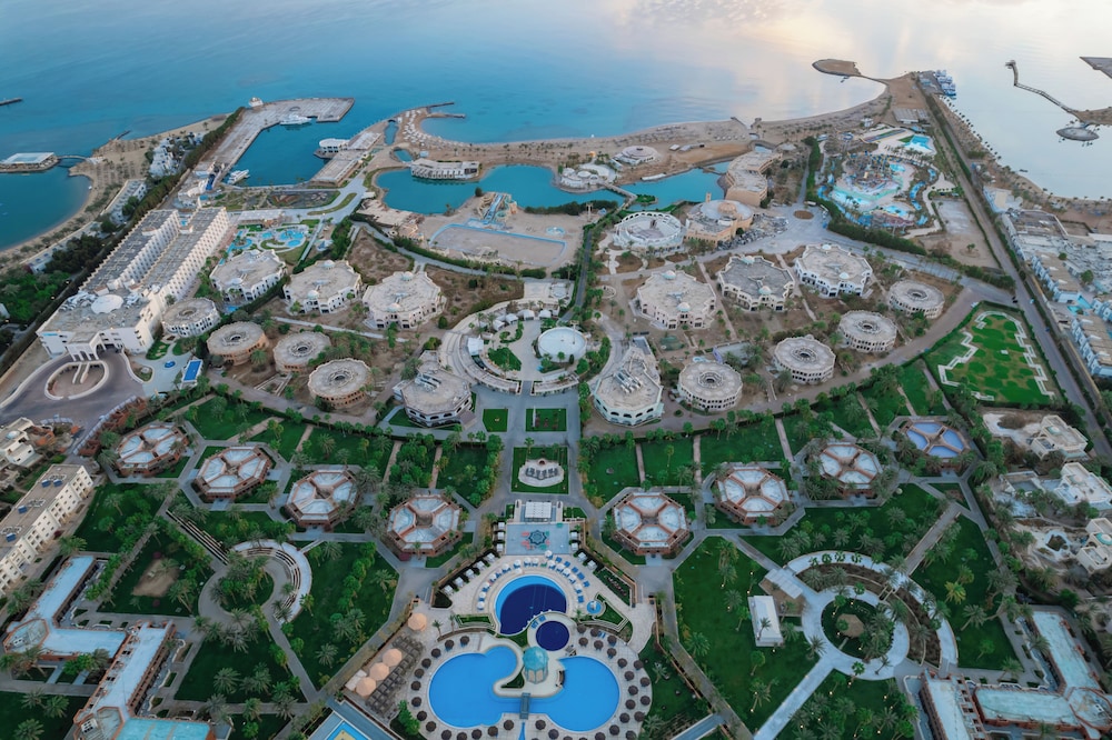 Calimera Blend Paradise — Hotel building in Hurghada, Red Sea