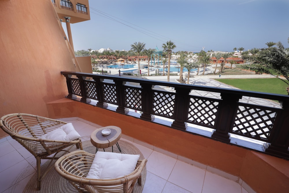 Calimera Blend Paradise — Hotel rooms in Hurghada, Red Sea