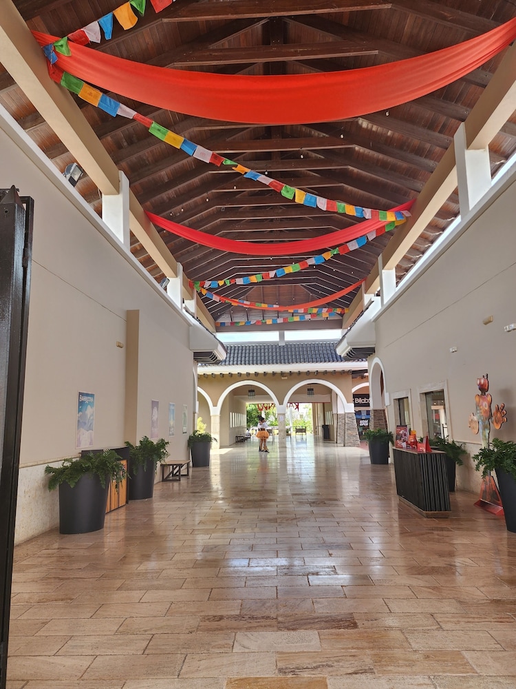 Punta Cana — Hotel building in Bavaro, La Altagracia