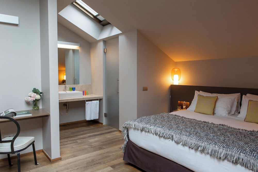 Posta Design Hotel — Hotel rooms in Como, Lombardy