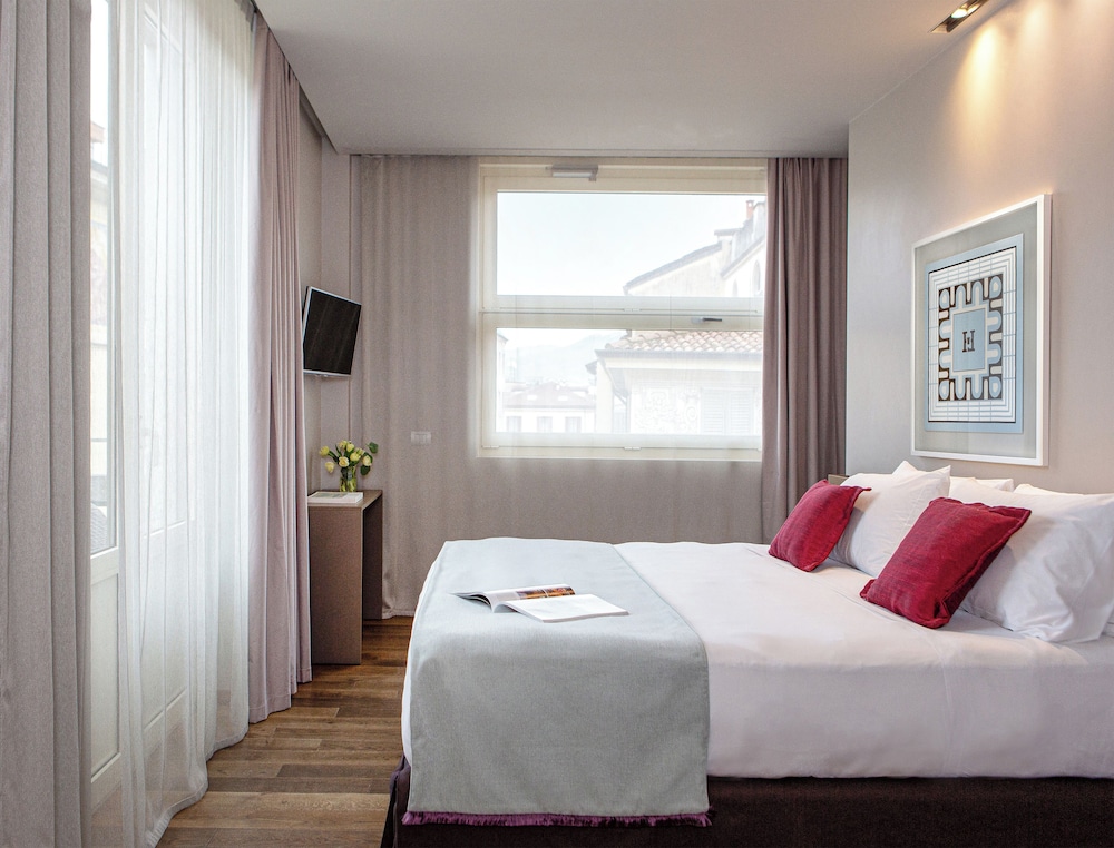 Posta Design Hotel — Hotel rooms in Como, Lombardy