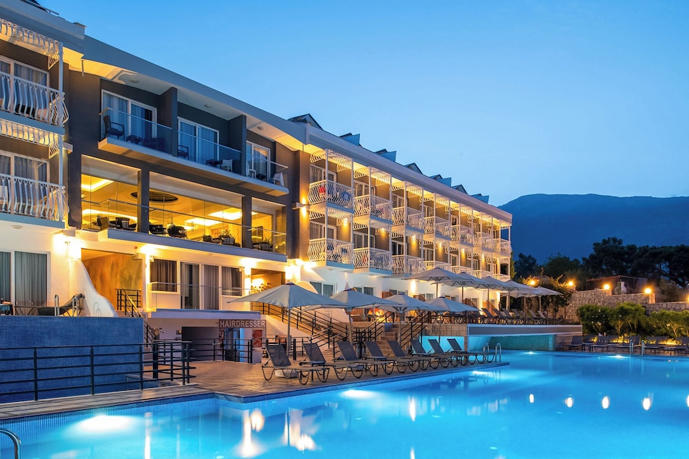Ramada by Wyndham Fethiye Oludeniz — Hotel building in Fethiye, Mugla