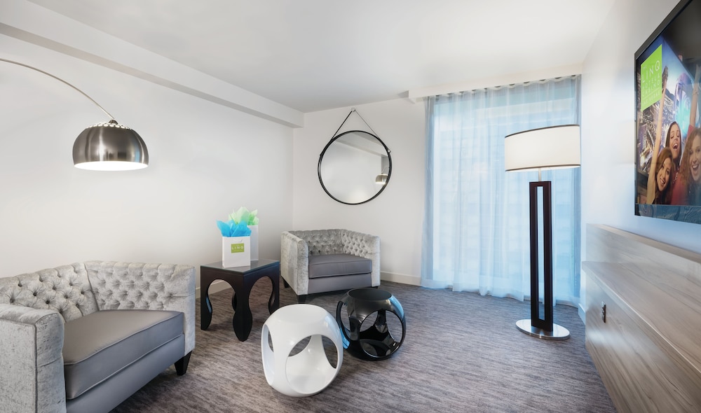 The LINQ Hotel & Casino – A Caesars Rewards Destination — Rooms in Las Vegas, Nevada